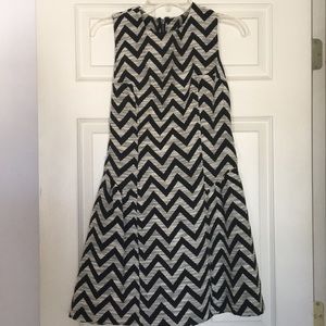 Never worn, size medium chevron dress.